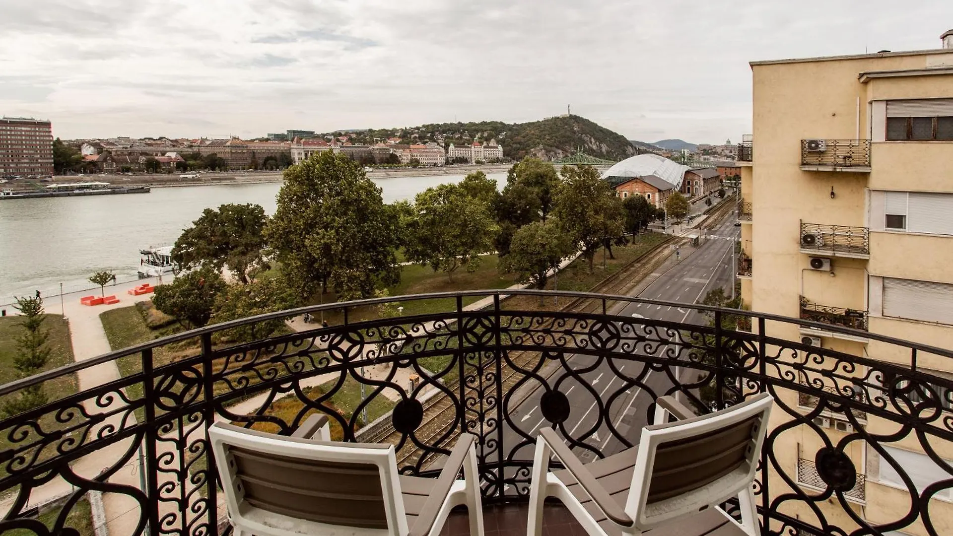 Luxurious Danubeside Apartment For 6 Βουδαπέστη