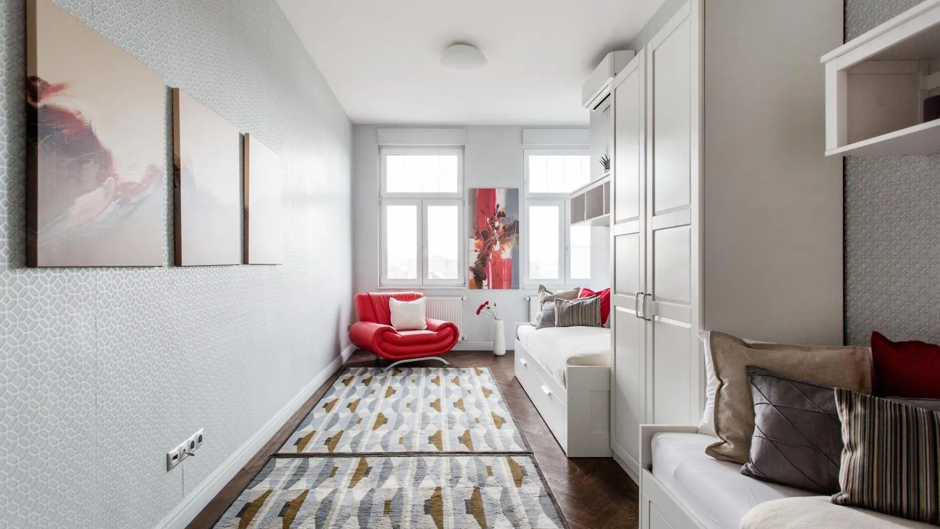 Luxurious Danubeside Apartment For 6 Budapest