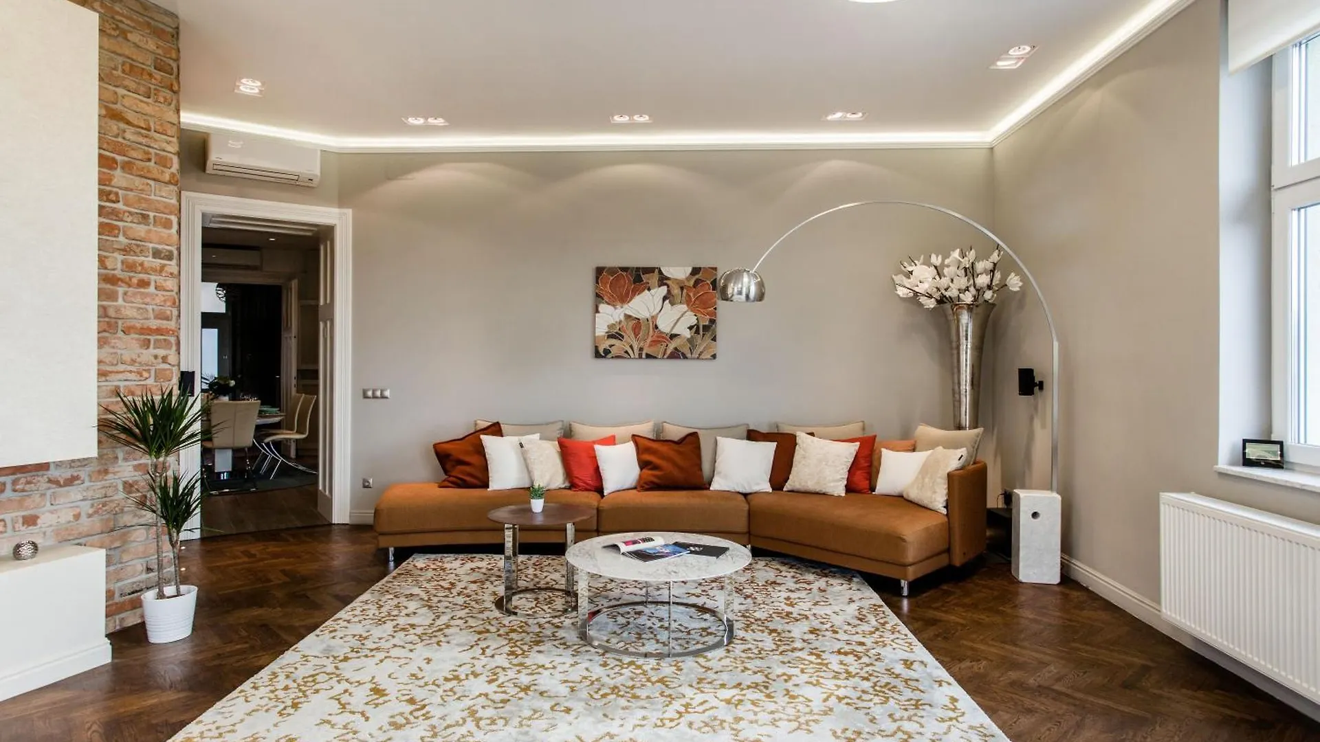 Luxurious Danubeside Apartment For 6 Budapest